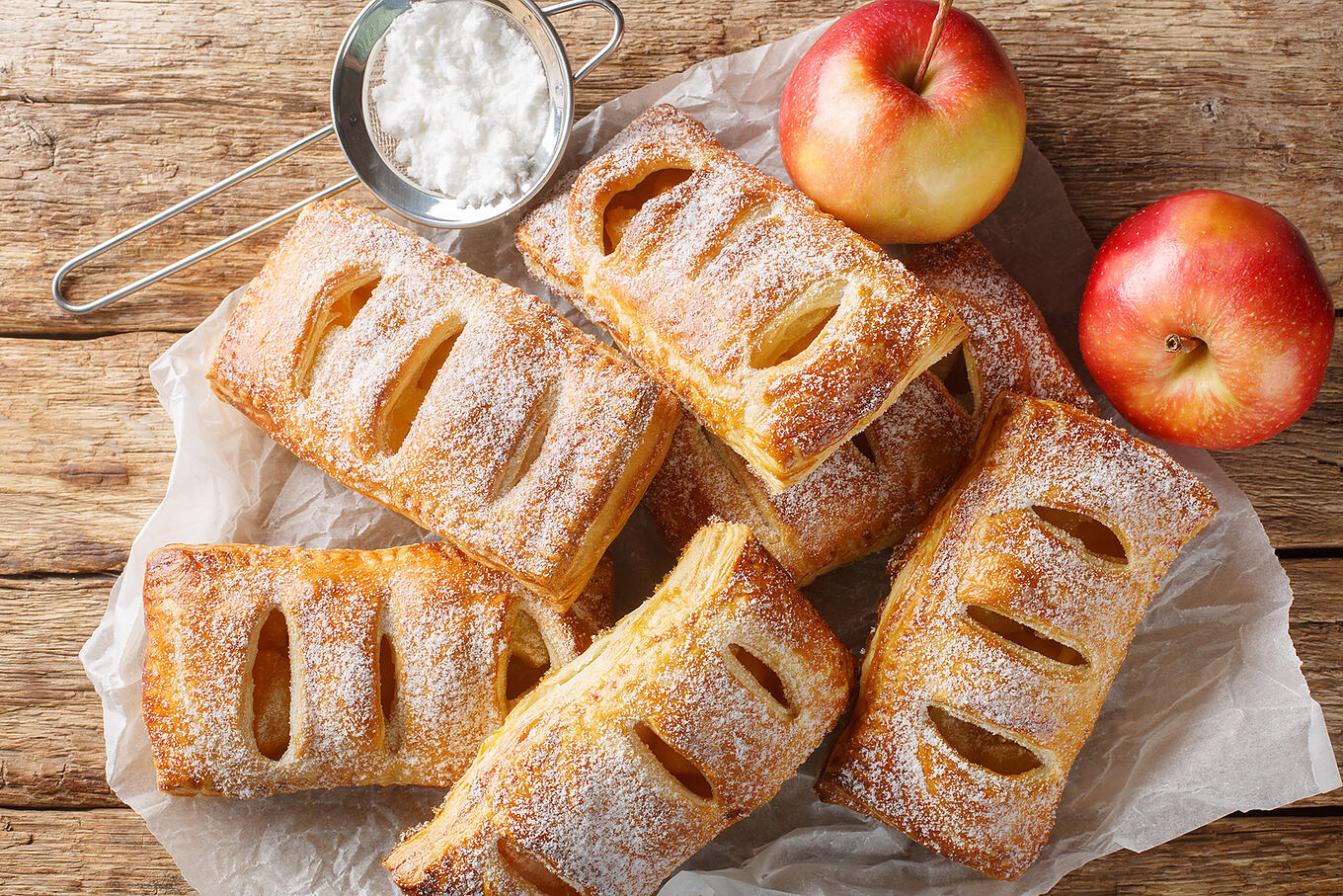 Delicious,Apple,Puffs,With,Powdered,Sugar,Close-up,On,Paper,On